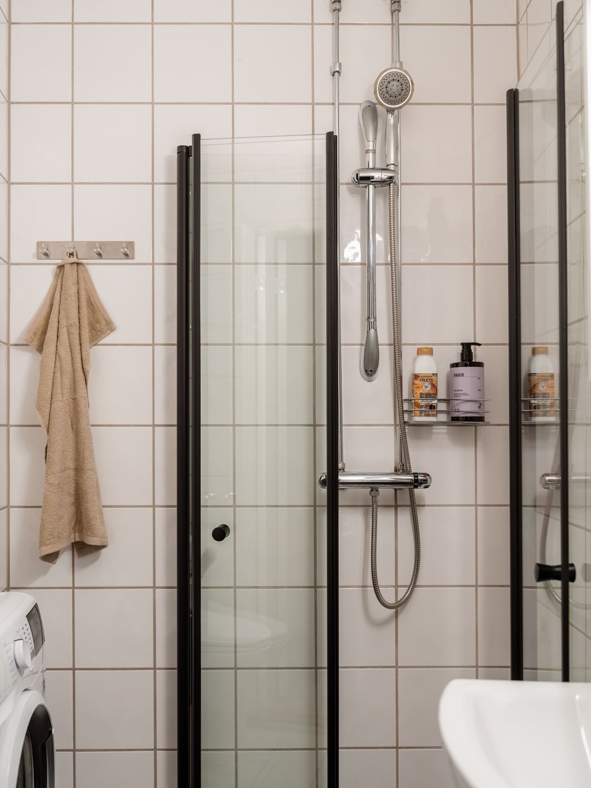 Dusjløsningen er plassbesparende og praktisk. Galleribilde