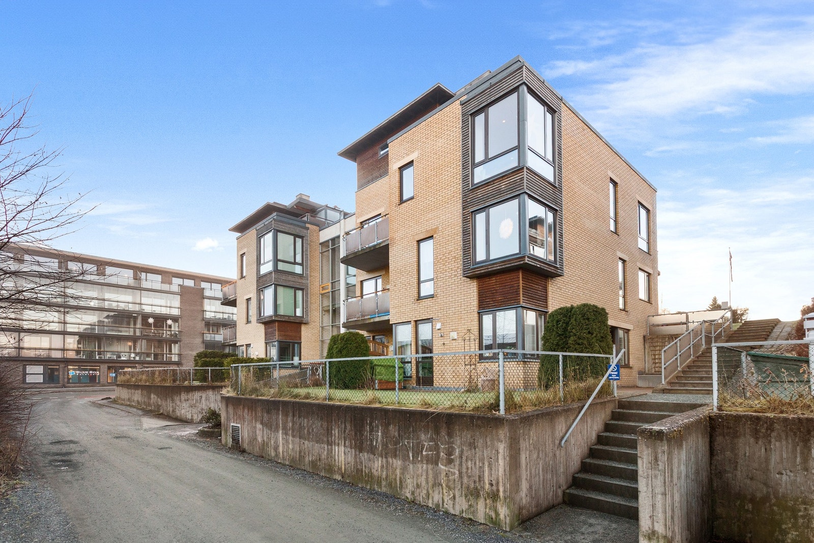 Solsiden ligger i gangavstand fra leiligheten, ca. 10 minutter. Galleribilde