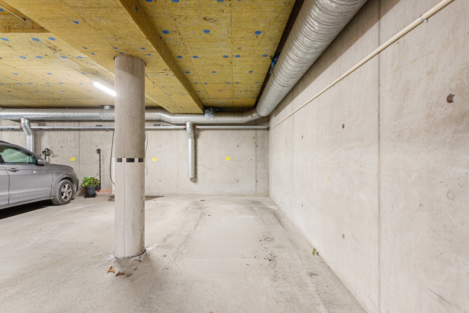 P-plass i felles garasjeanlegg følger leiligheten. Galleribilde