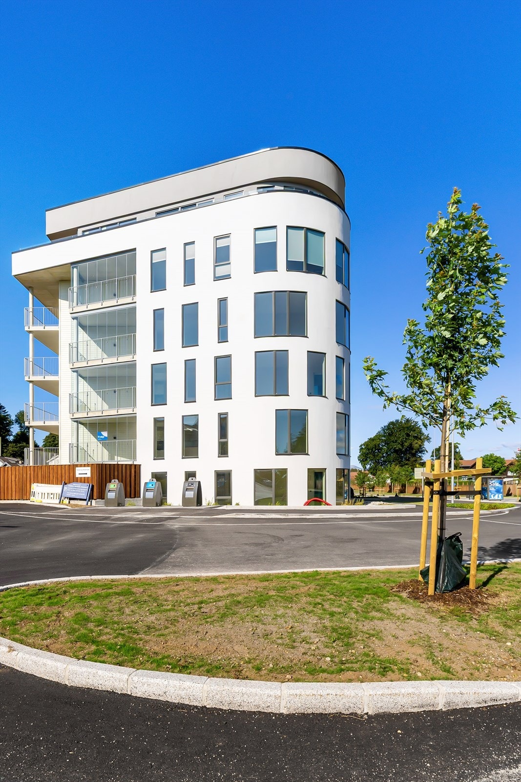 Gangavstand på få minutter til flotte turområder som Stokkalandsvatnet, Sandvedparken og Vagleskogen. I tillegg har man sykkelløyper til Rogaland Arboret og Melsheia. Galleribilde