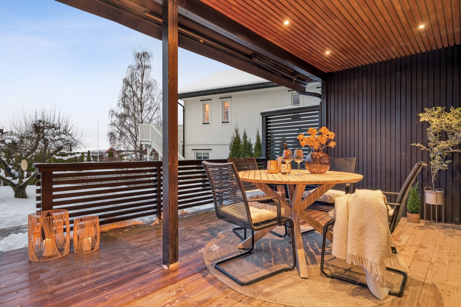 Overbyd uteplass som forlener bruken i sommerhalvåret. Galleribilde