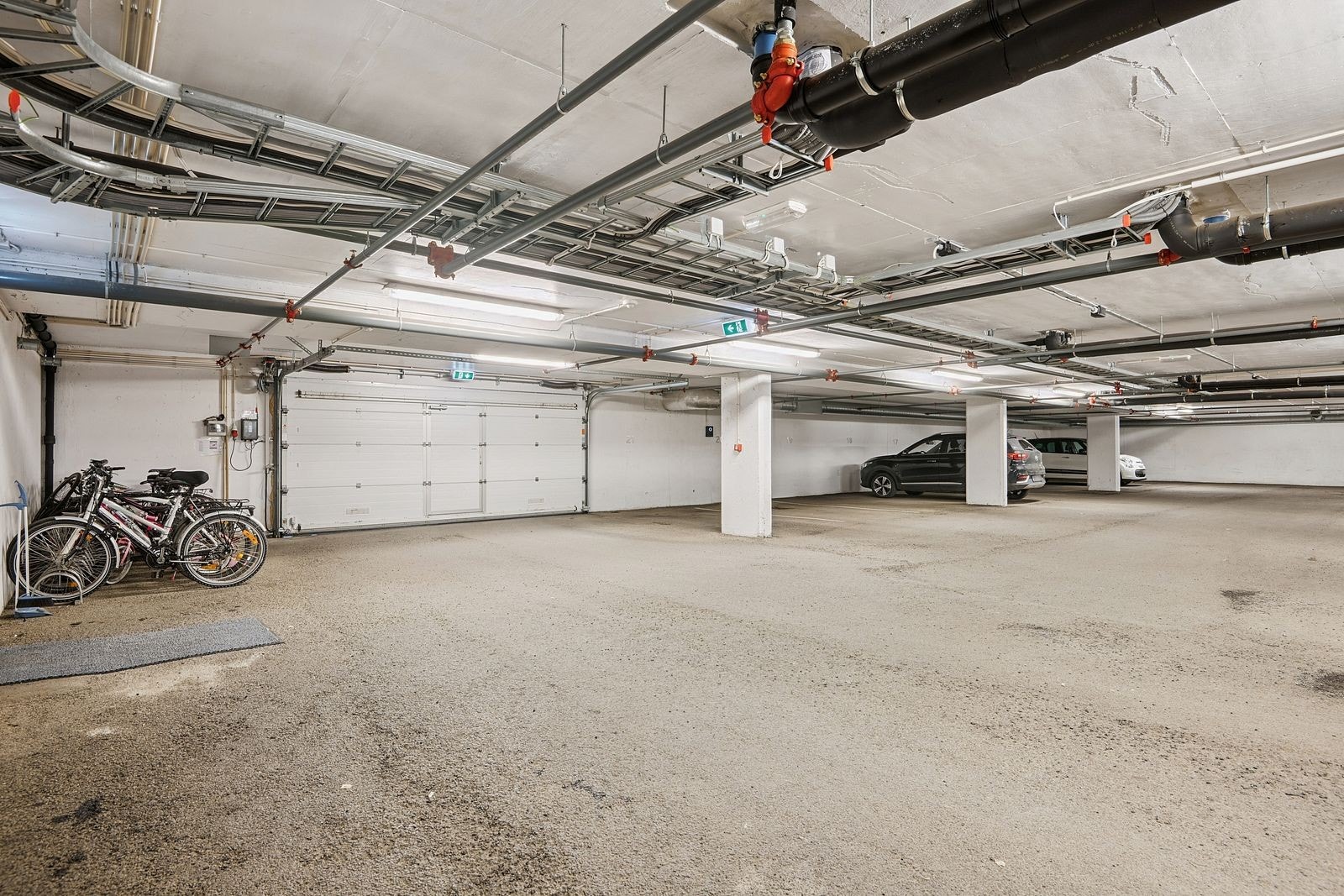 Leiligheten disponerer en garasjeplass i fellesanlegg. Galleribilde