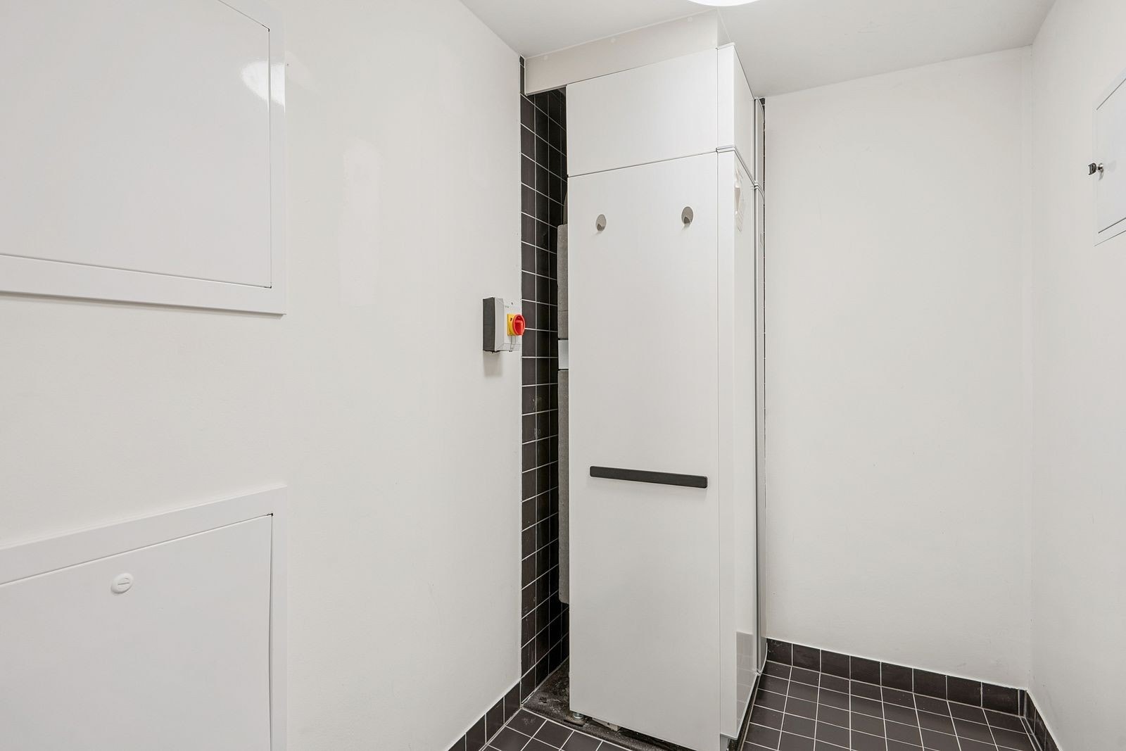 Praktisk innebod som gir ekstra lagringsplass i leiligheten. Galleribilde