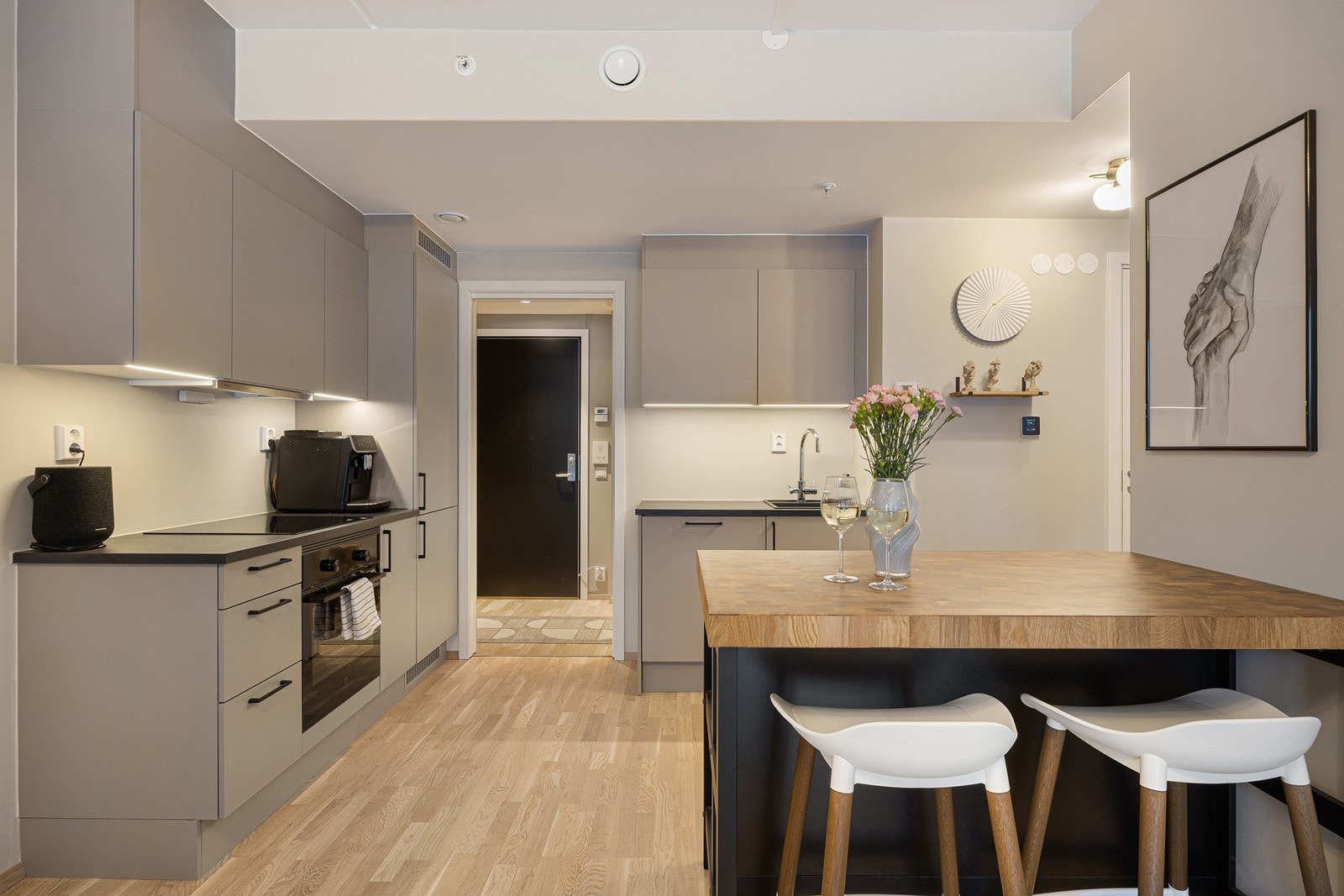 Velkommen til Bekkedroga 14. Foto: Svein Michaelsen - Exponering. Galleribilde