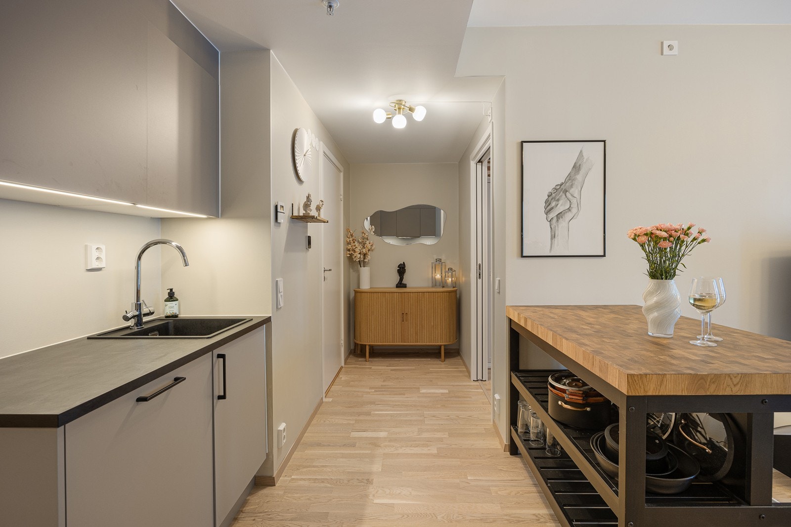 Alle hvitevarer er integrerte. Dette skaper et helhetlig inntrykk. Galleribilde