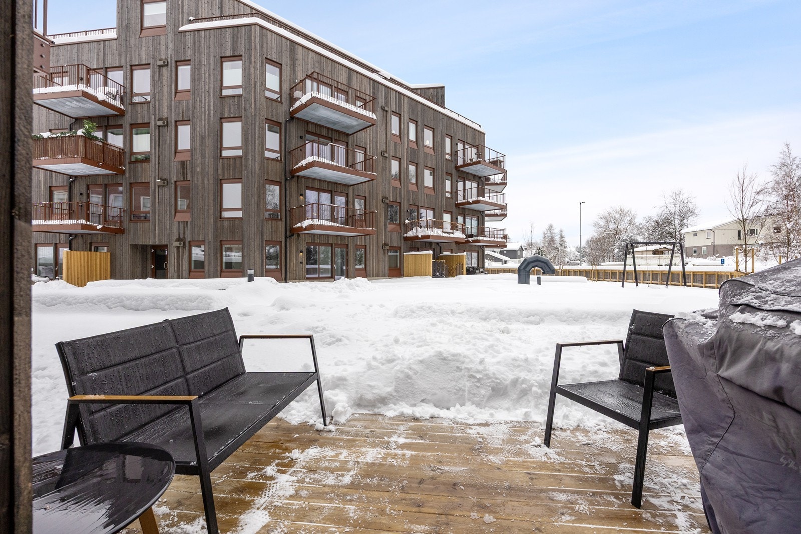 Det er enkel adkomst ut til fellesområdet. Galleribilde