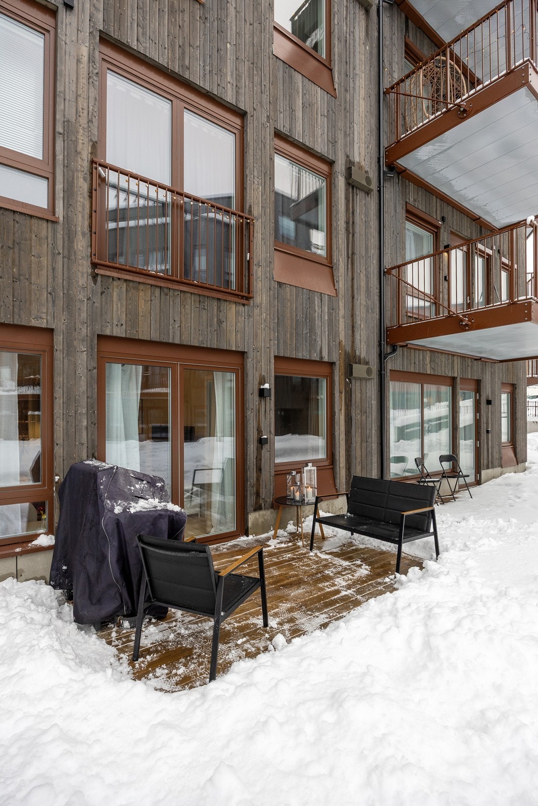 Leiligheten har en koselig markterrasse. Galleribilde