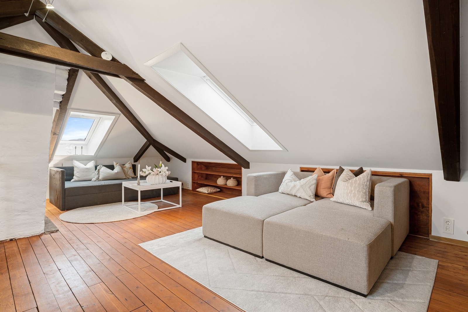 Takvinduer ble skiftet samtidig som nytt tak i 2009. Galleribilde