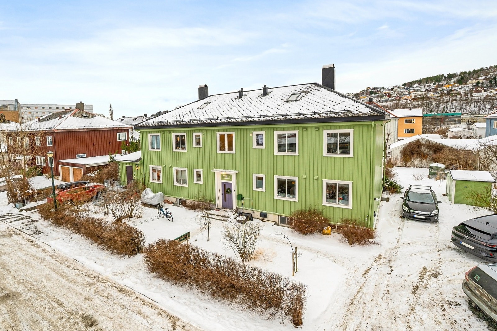 Unik beliggenhet på Øya. Koselig hageby, med sentrumsnær beliggenhet. Galleribilde