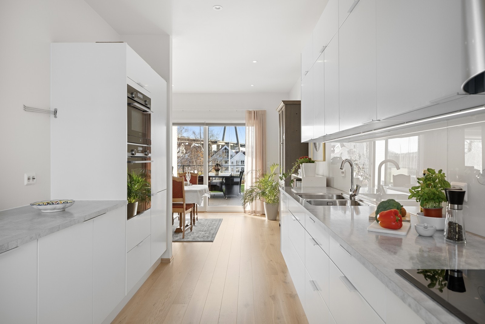 God skapplass med både under- og overskap. Galleribilde