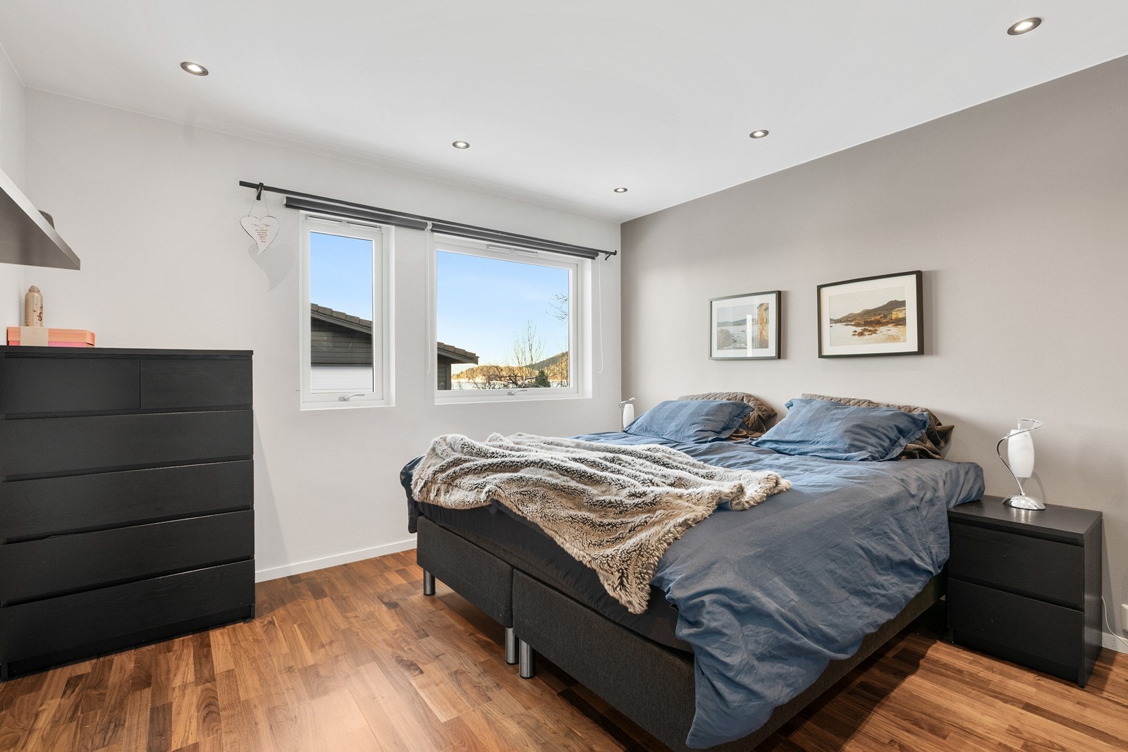 I første etasje finner man tre av boligens fire soverom. Galleribilde