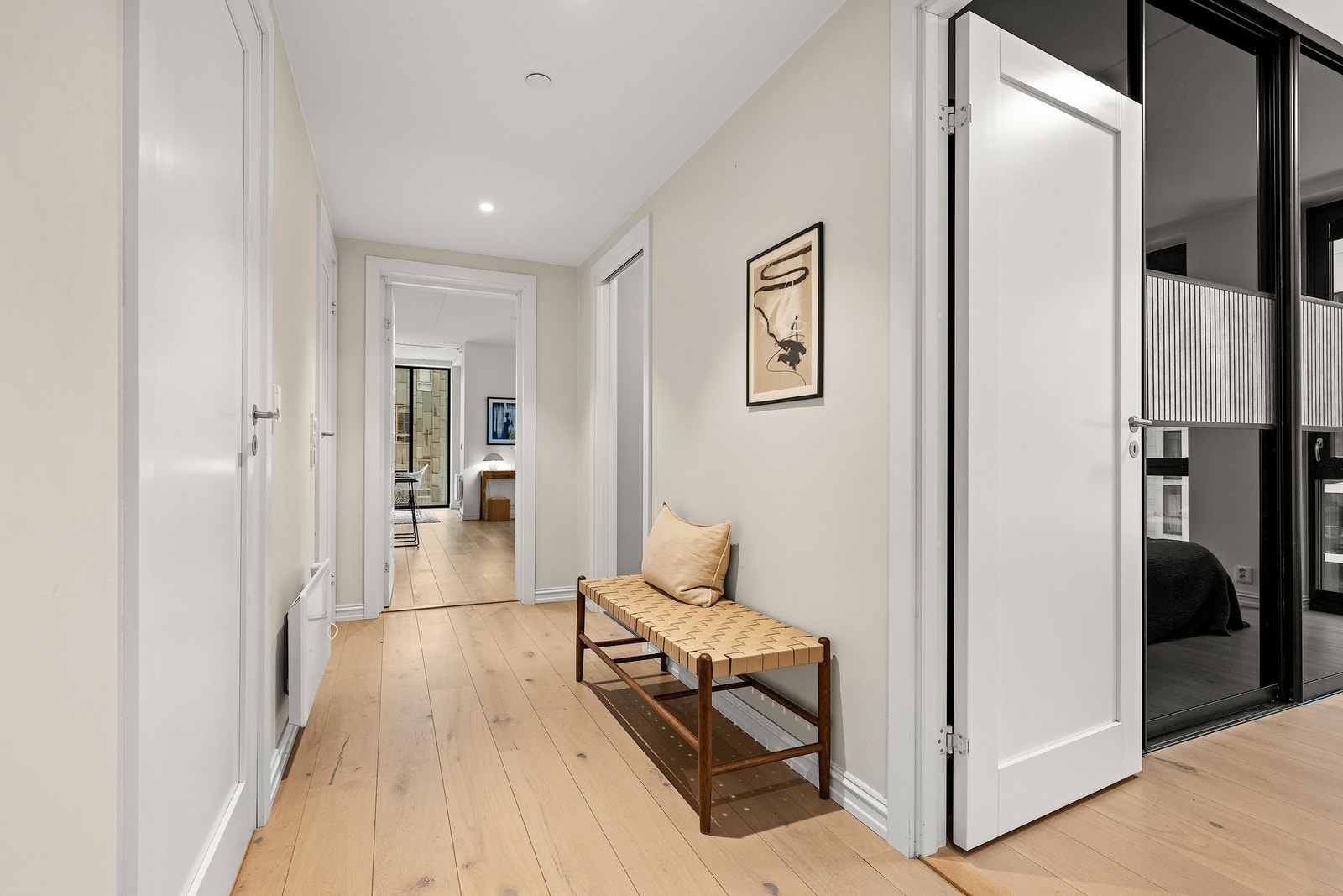 Entré/gang med adkomst til stue/kjøkken Galleribilde