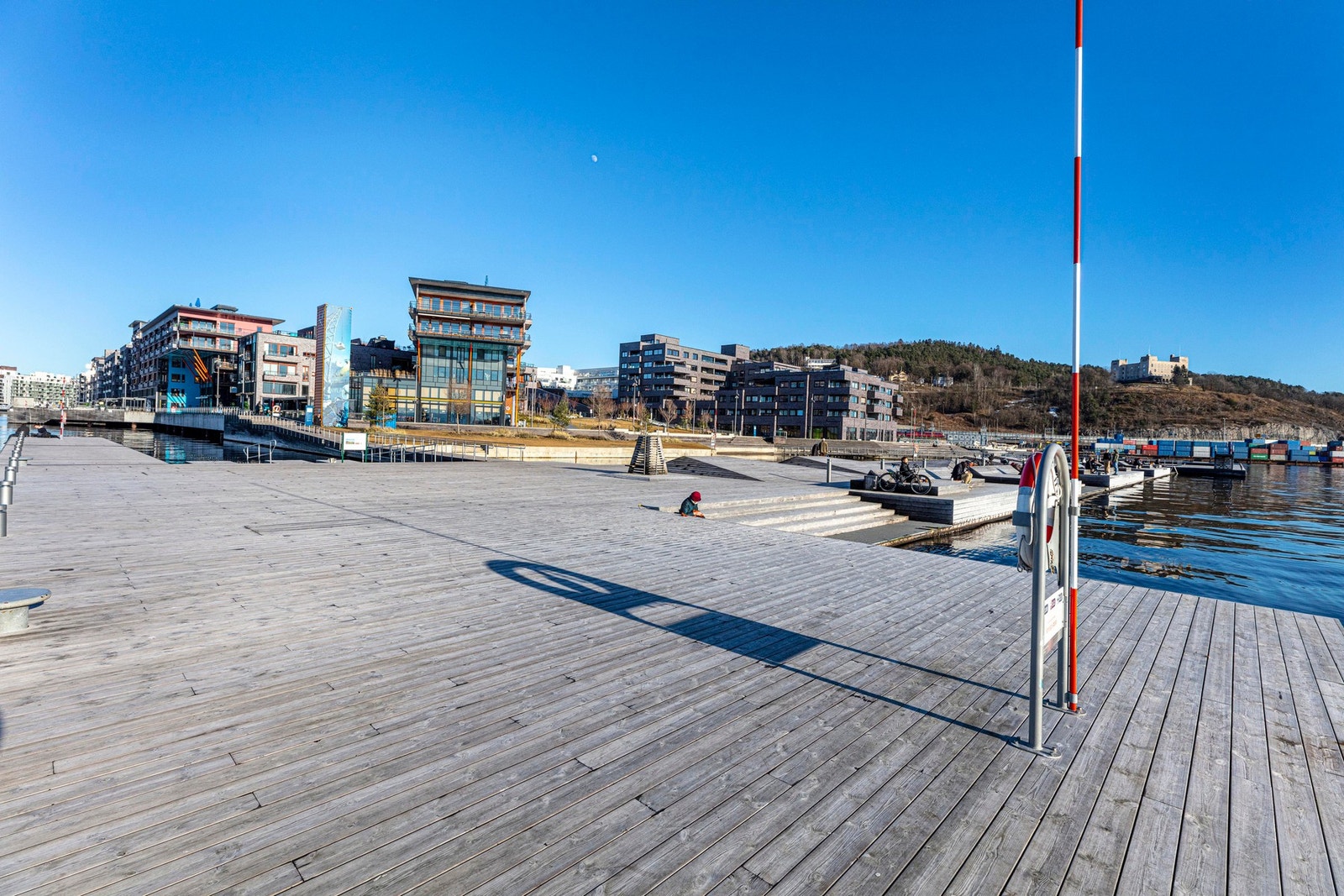 Fra egen leilighet er det bare 5 minutters gange til fjordanlegget på Sørenga Galleribilde