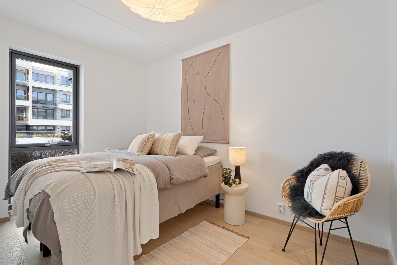 Soverommet har en skjermet plassering i leiligheten og har god plass til dobbeltseng og garderobeløsning. Galleribilde