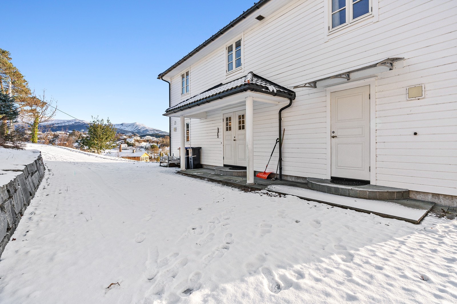 Det er egen inngang til bod og vaskerom Galleribilde