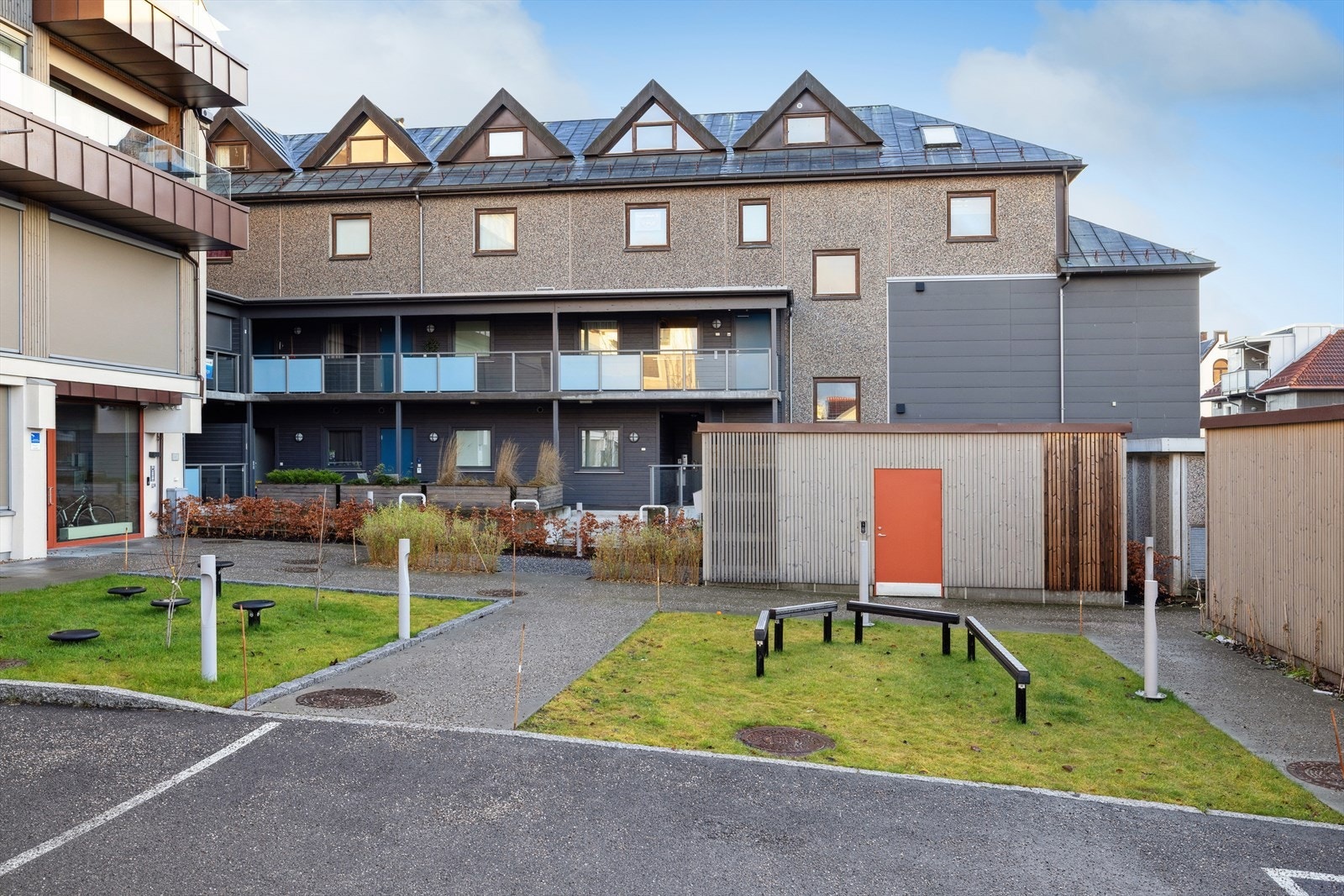 Fasade av leilighetsbygget. Galleribilde