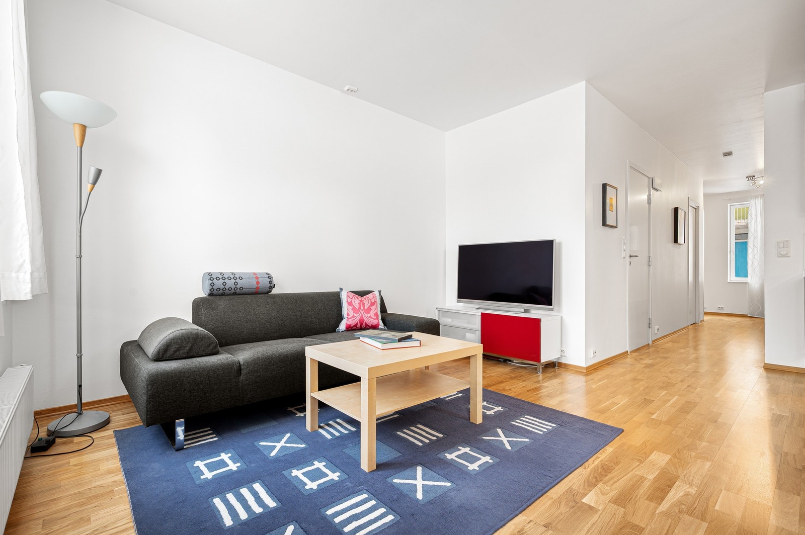 Blant fasilitetene finner du god standard, parkering i oppvarmet kjeller, terrasse, heis og fjernvarme. Galleribilde