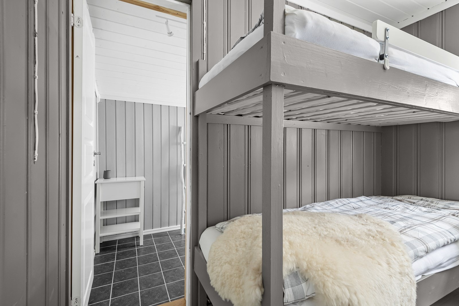 Adkomst til bad via soverom 2 Galleribilde