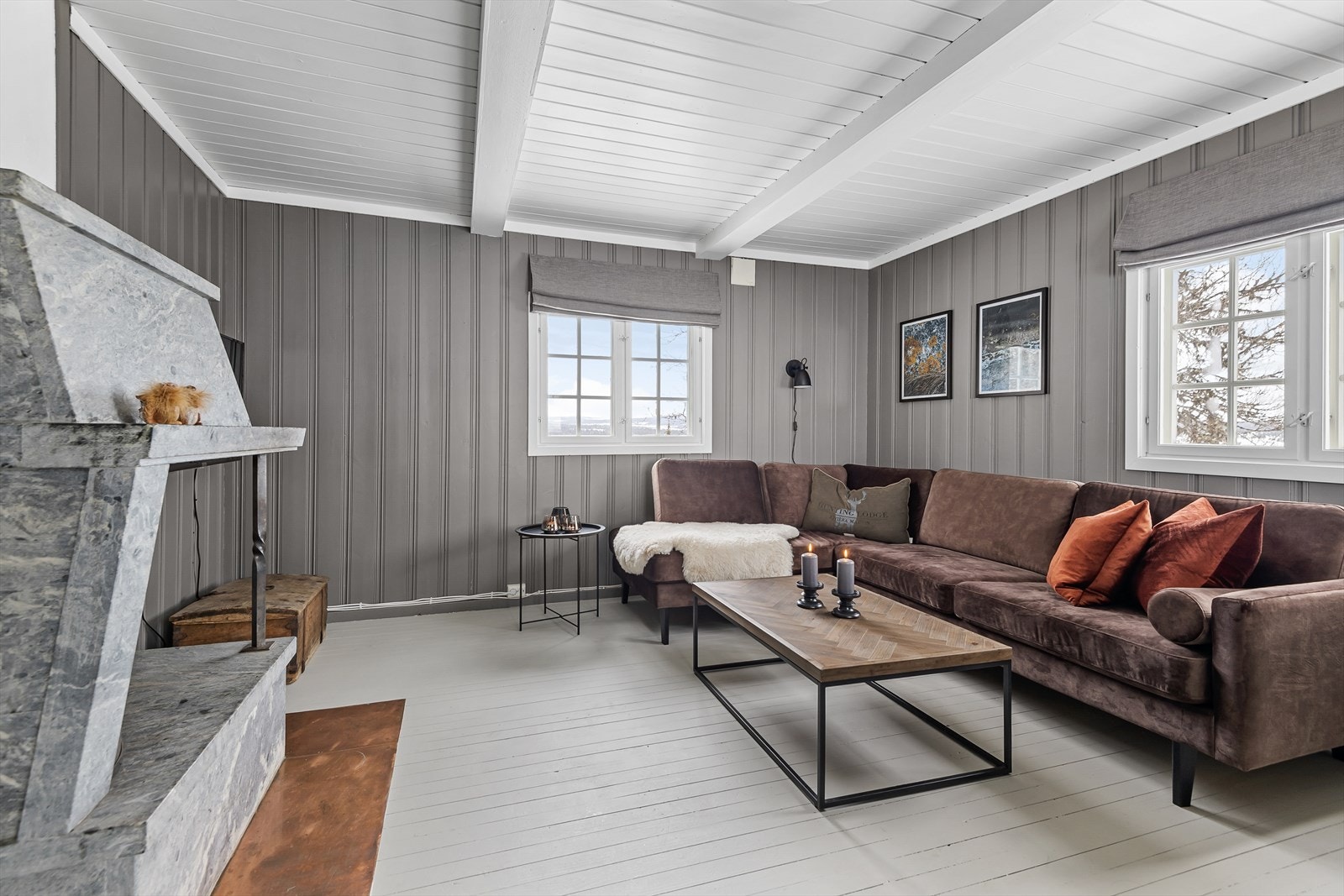 Nyt en rolig kveld foran tv-en eller med en god bok Galleribilde