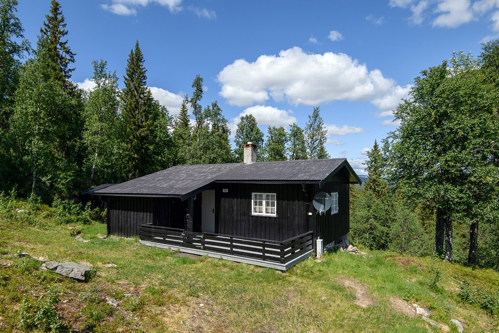 Usjenert beliggenhet i vakre naturomgivelser Galleribilde