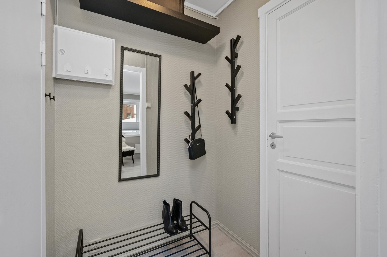 Entreen er på 2 kvm. Galleribilde