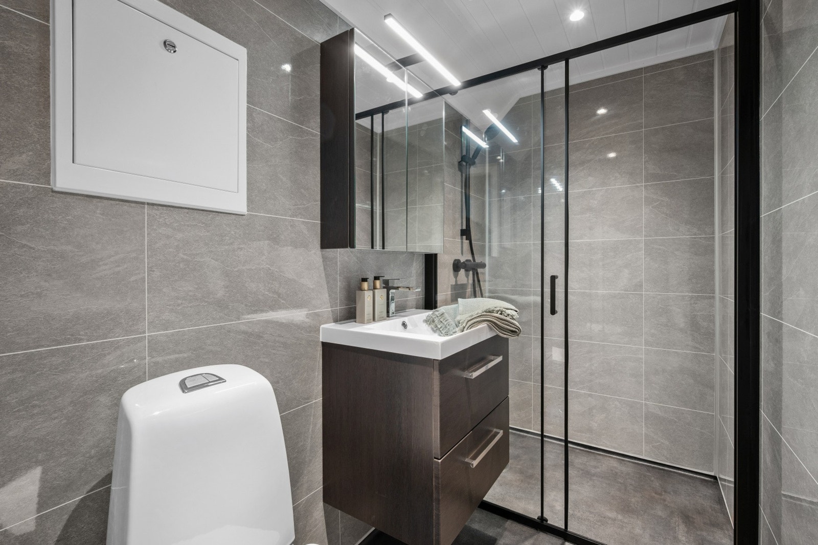 Badet ble totalrenovert og ferdigstilt mot slutten av 2025. I forbindelse med oppussingen ble all elektrisk installasjon oppgradert, inkludert nye varmekabler og ny kurs. Galleribilde