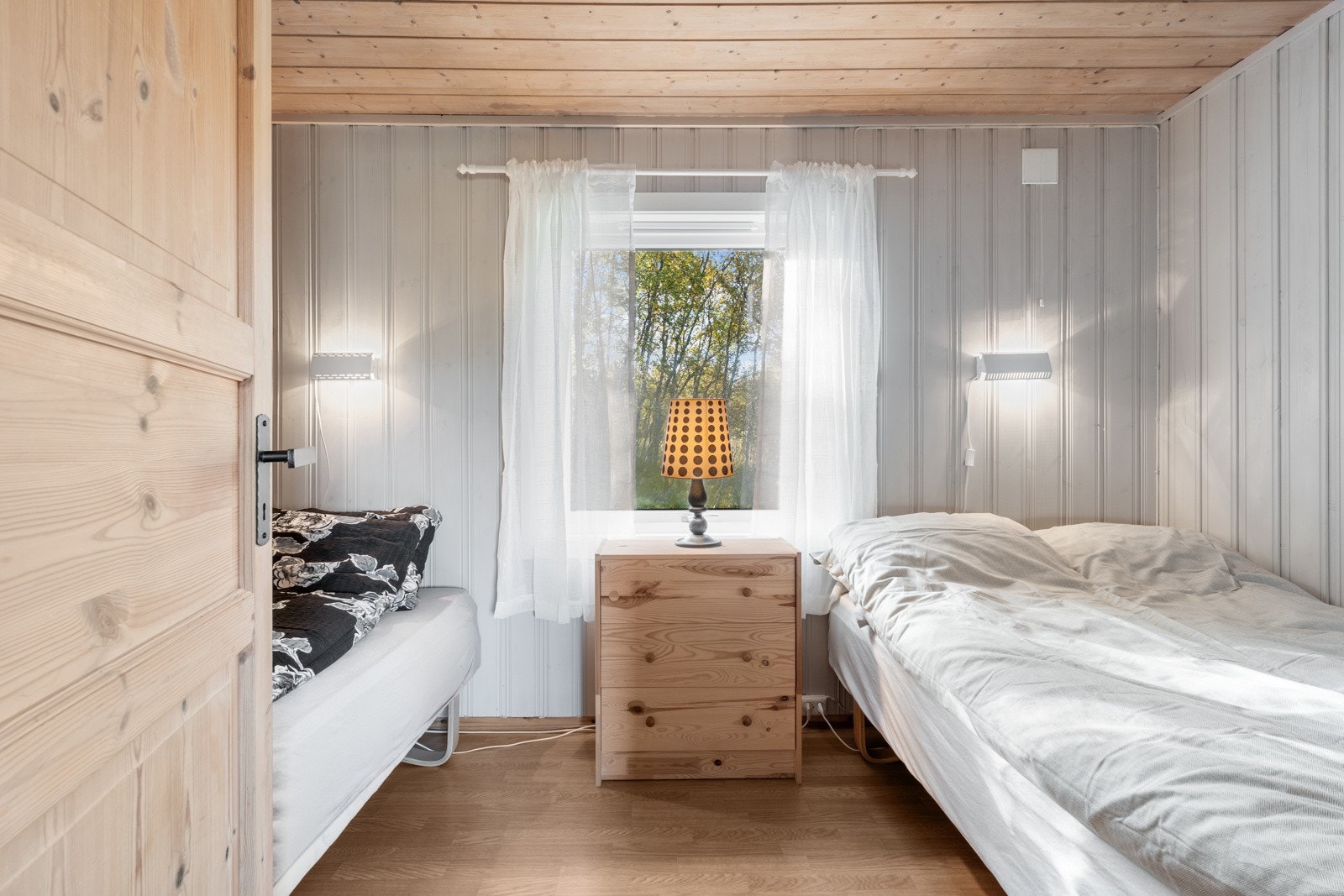 Soverom på 7 kvm. Rommet er innredet med dobbelt- og enkeltseng. Galleribilde