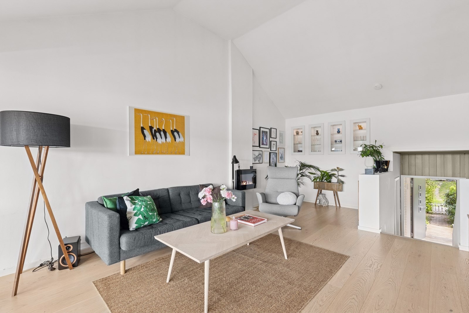 Det er god plass til sofagruppe med tilhørende møblement. Galleribilde