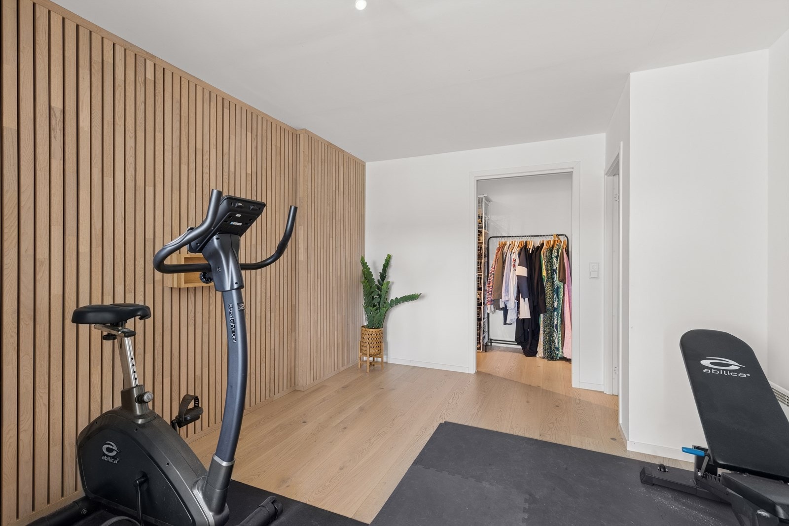 Legg merke til kontrastveggen som gir en ekstra lun og fin romfølelse. Galleribilde