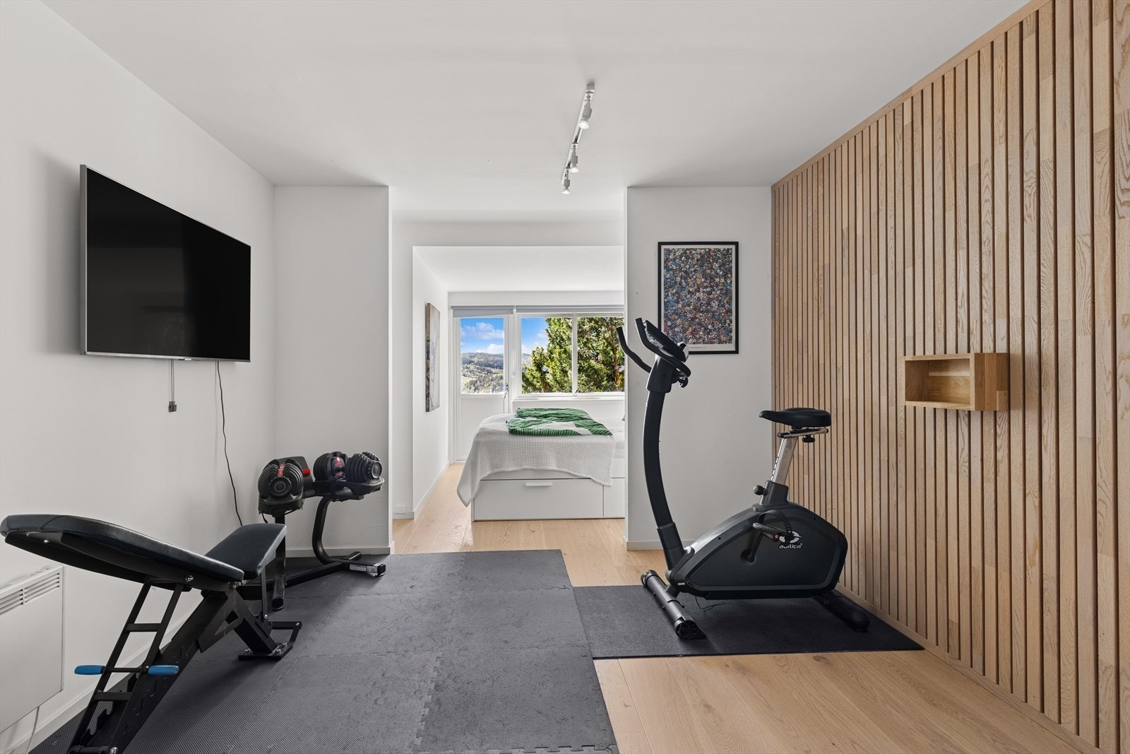 Hovedsoverommet er delt inn i to soner og har tilgang til egen walk-in. Galleribilde