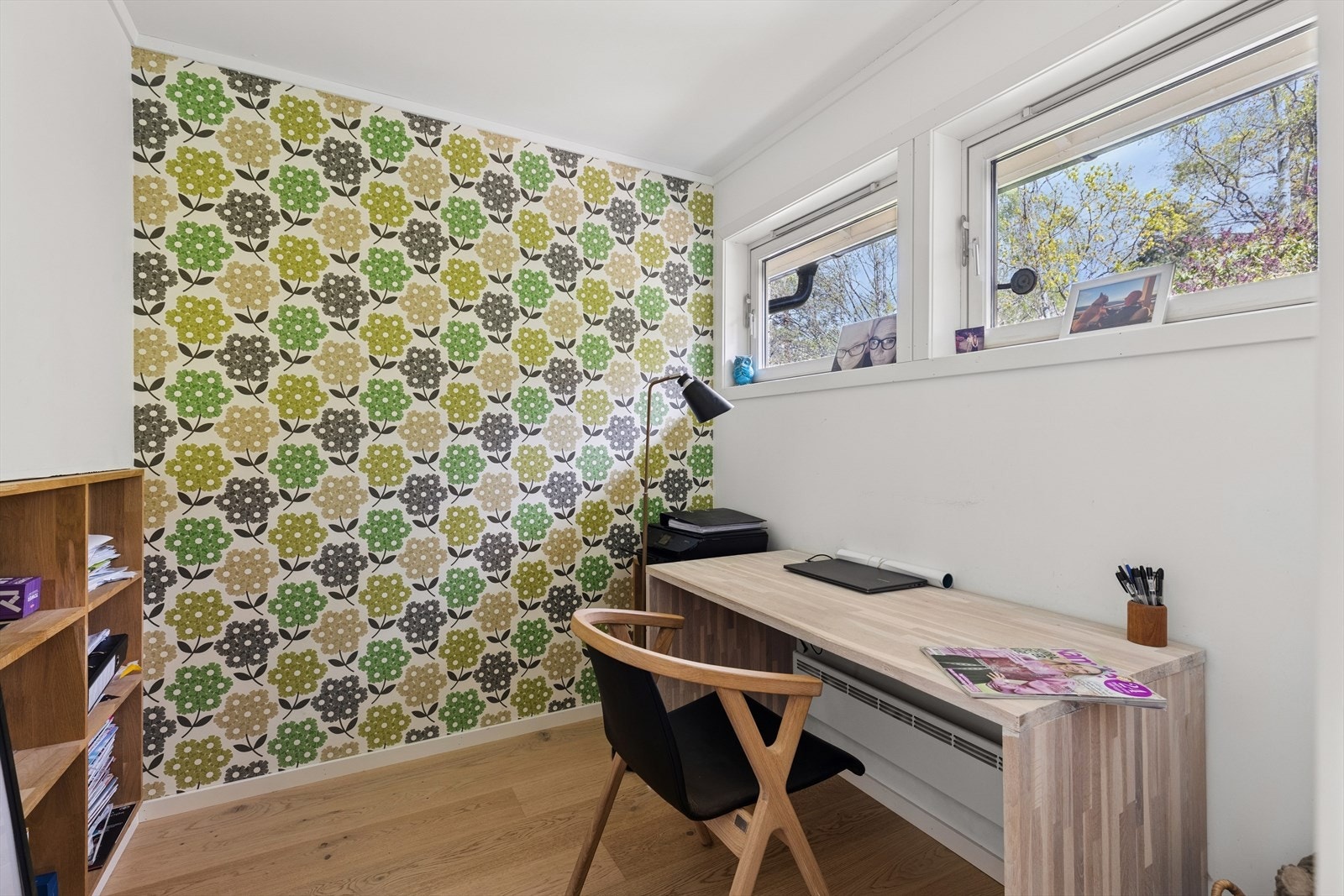 Kontor ved siden av inngangsparti. Galleribilde