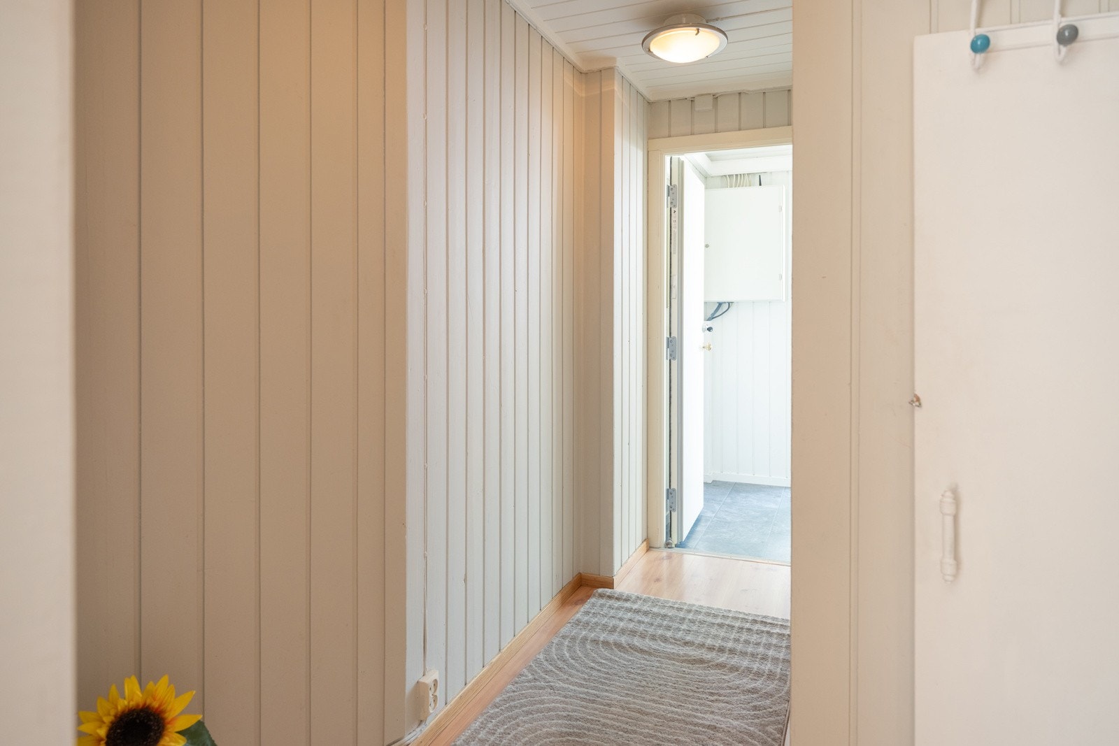 Alle veggene ble malt i fargen kalk. (2024) Alle tak malt i hvitt (2024) Galleribilde