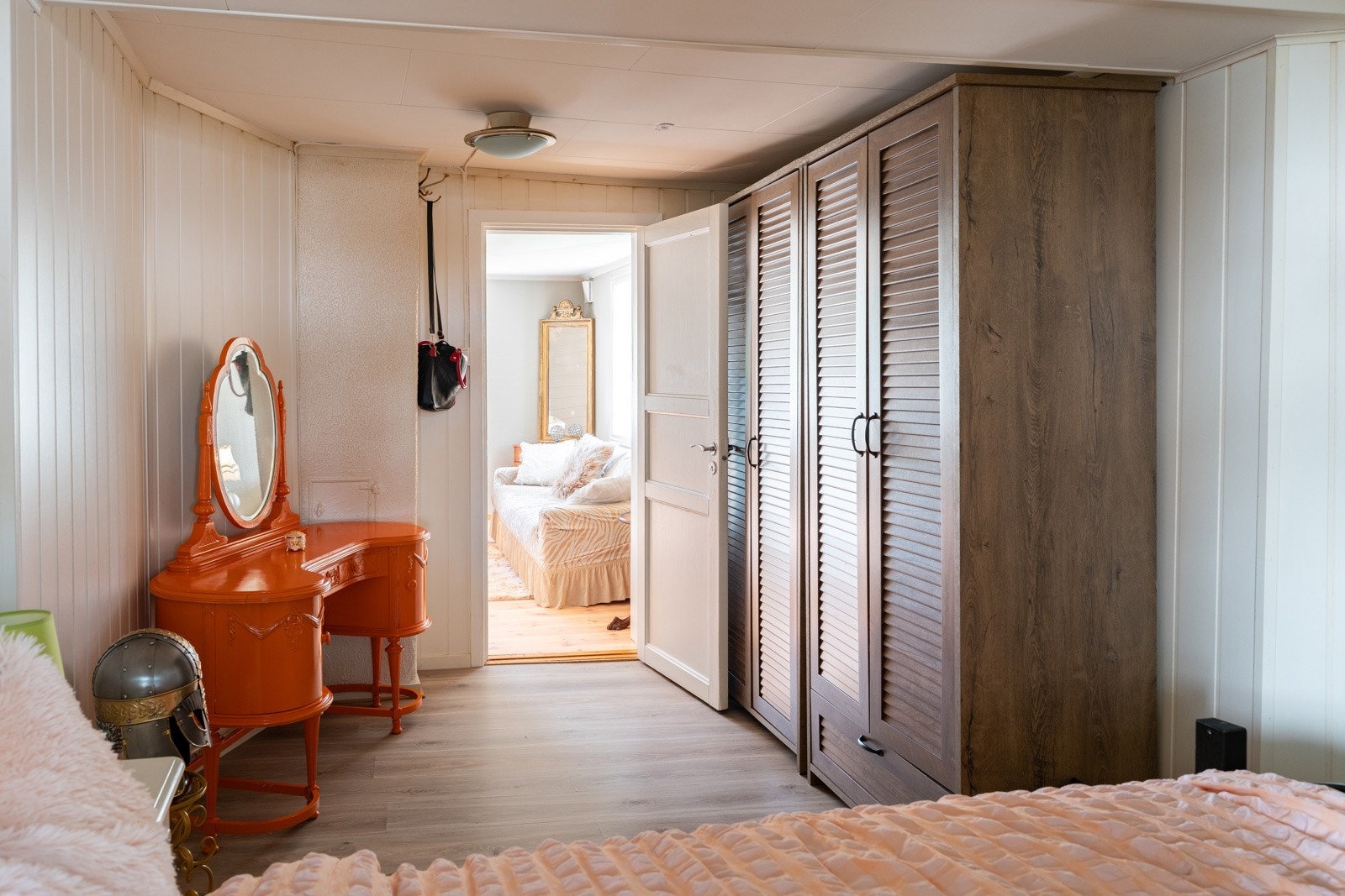 Stort garderobeskap medfølger. Galleribilde