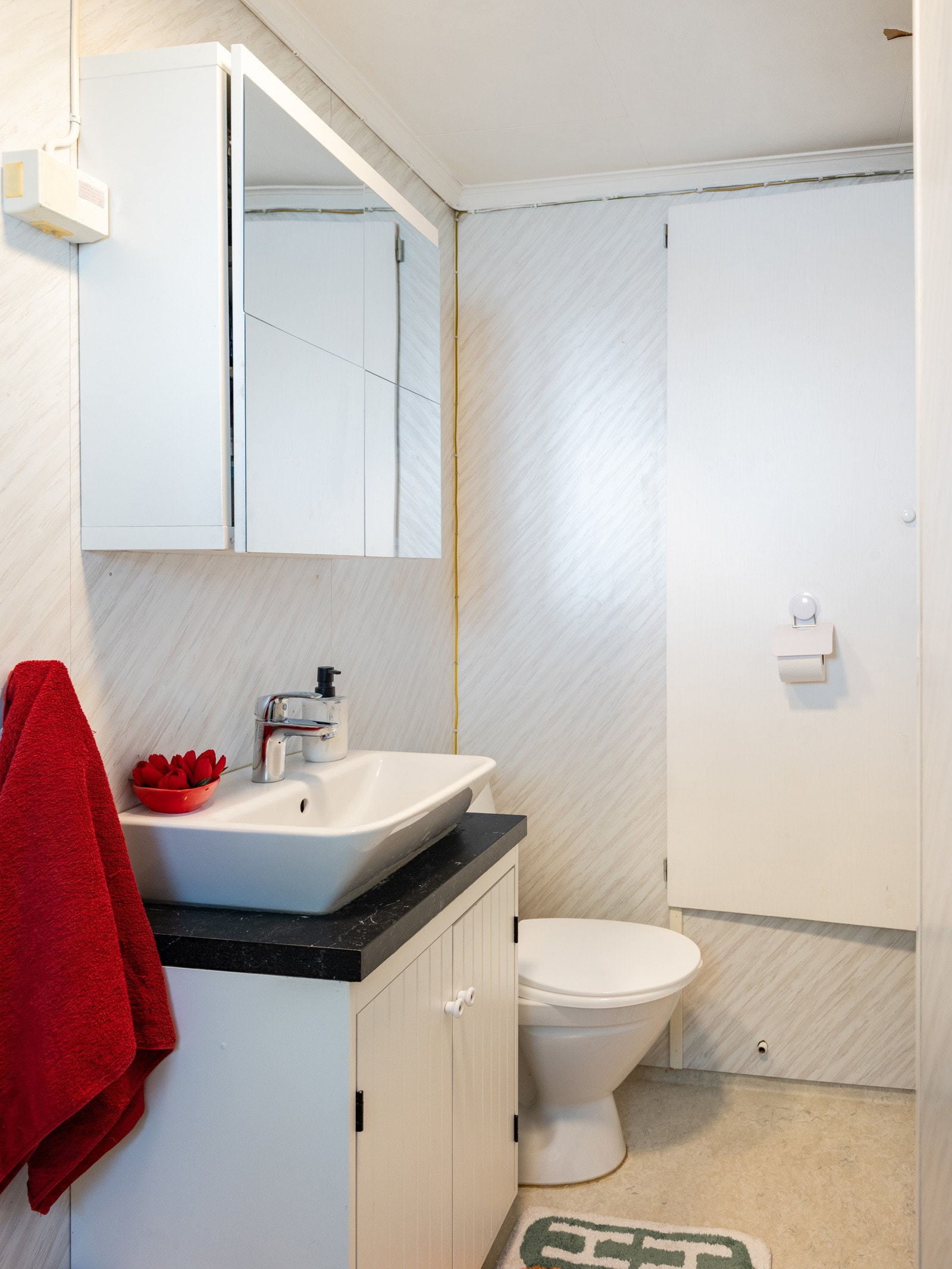 Bad/vaskerom m/nytt toalett, vask (2021. og ny 220.l. varmtvannstank. (2019.) Galleribilde