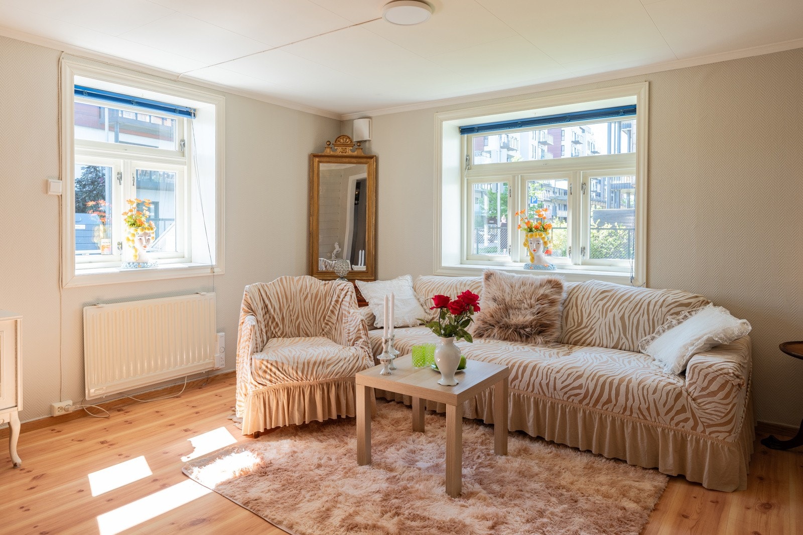 Alle vinduene ble byttet i 2019, til en nydelig sveitserstil. (Utenom baderomsvindu) Galleribilde