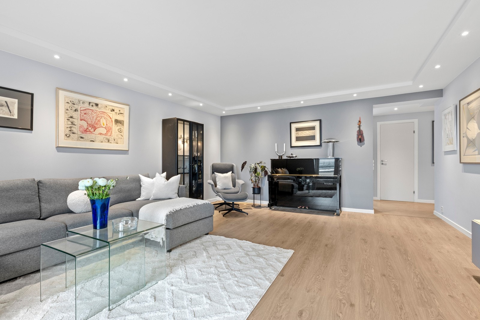 I år 2021 ble det lagt nytt gulv med varme i stuen (varmefolie), samt montert downlights. Galleribilde