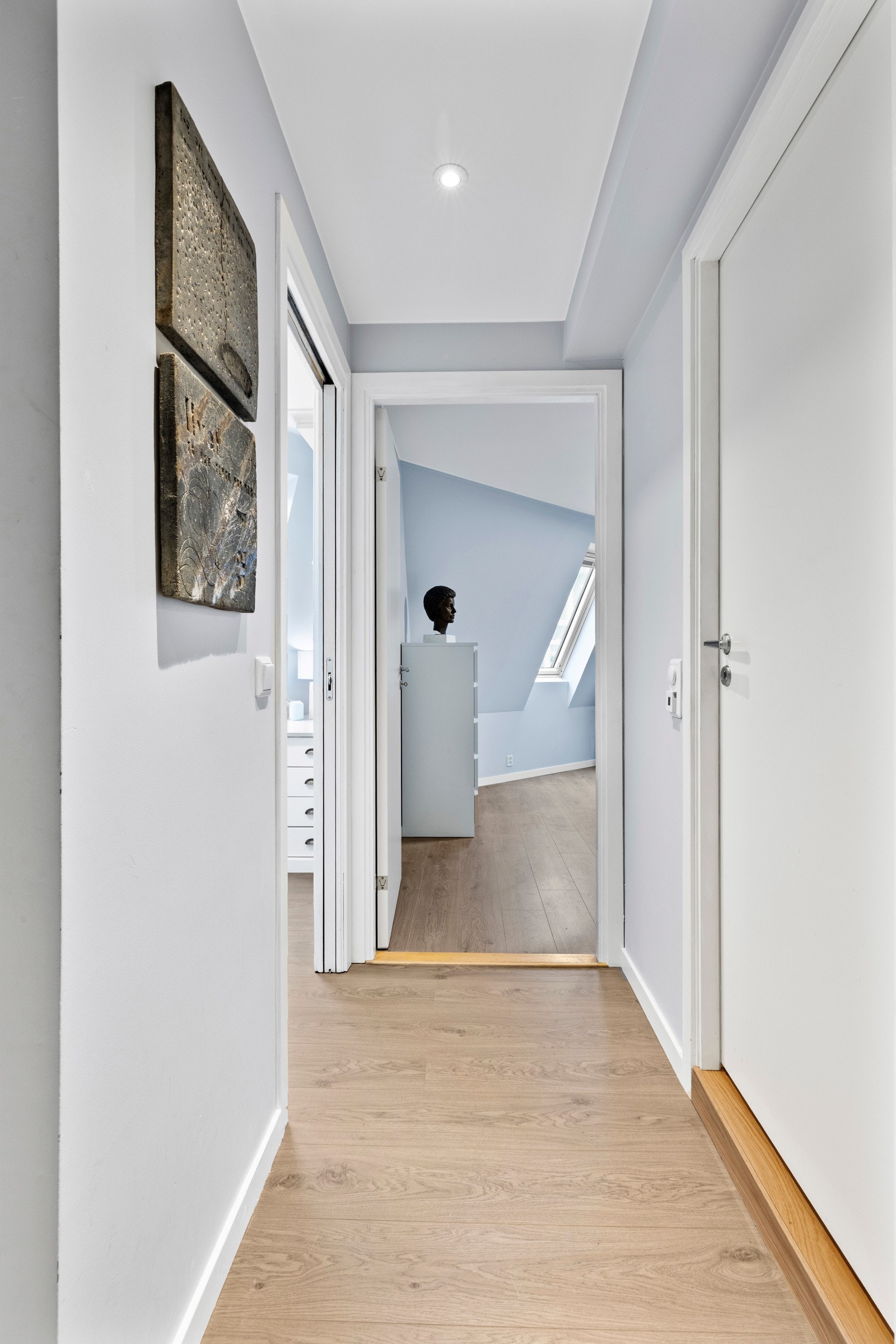 Fra entréen har du begge soverommene til høyre. Galleribilde