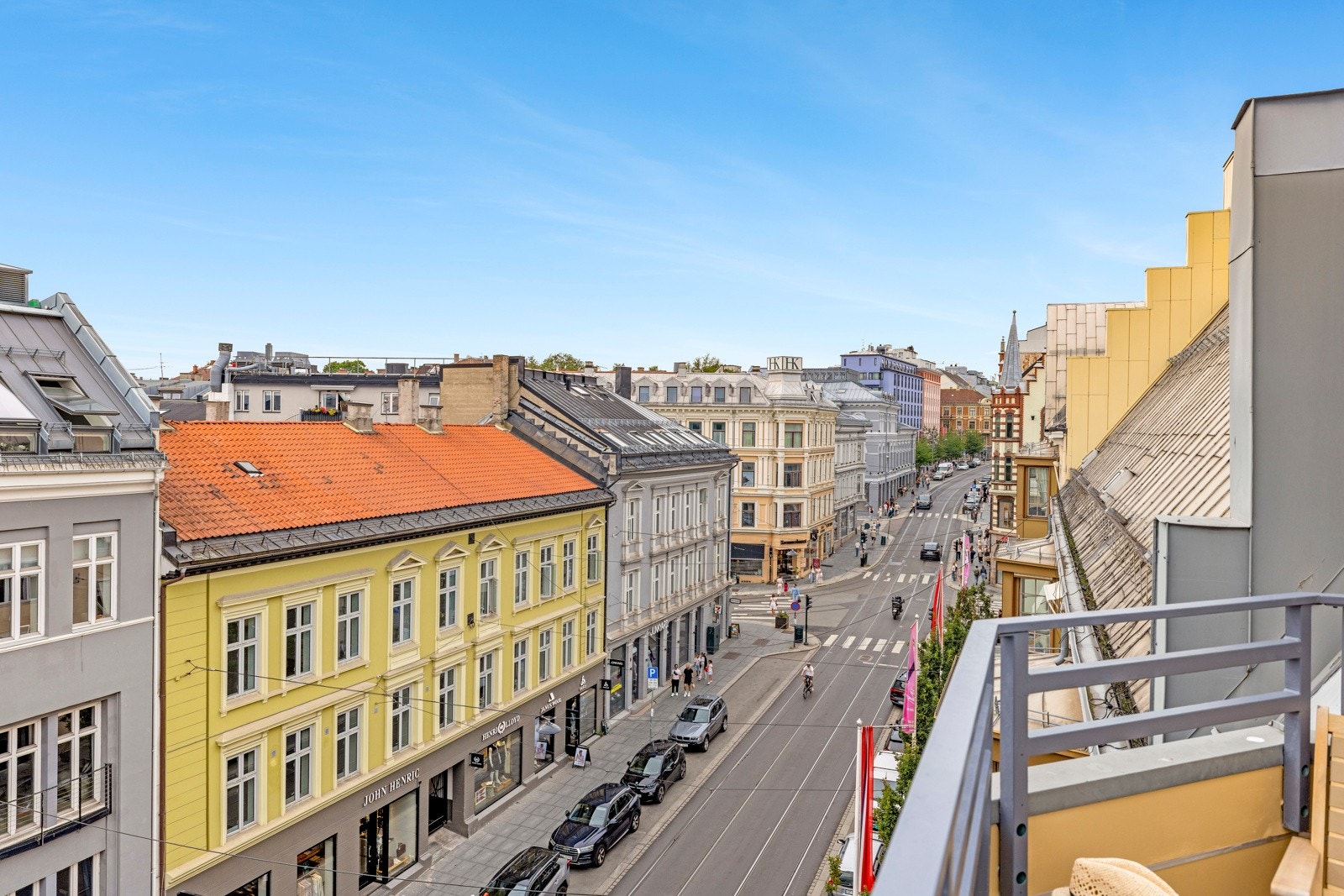 Utsikten mot Bogstadveien, gjør at man får oppleve den populære gaten fra et annet perspektiv enn fra bakkeplan. Galleribilde