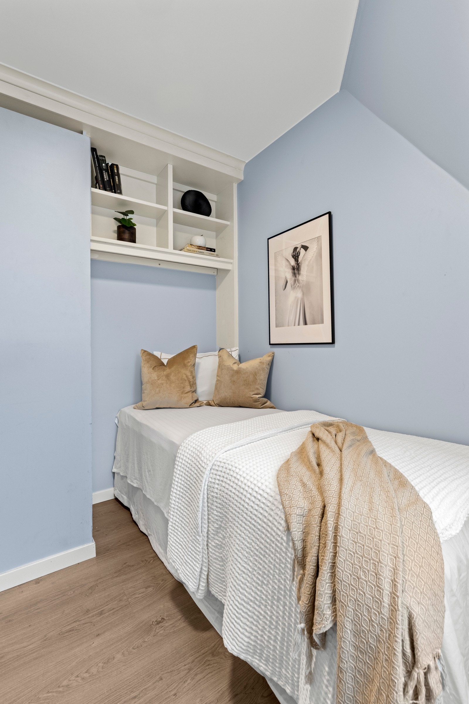 Soverom 2 passer godt som barnerom, gjesterom eller hjemmekontor. Galleribilde