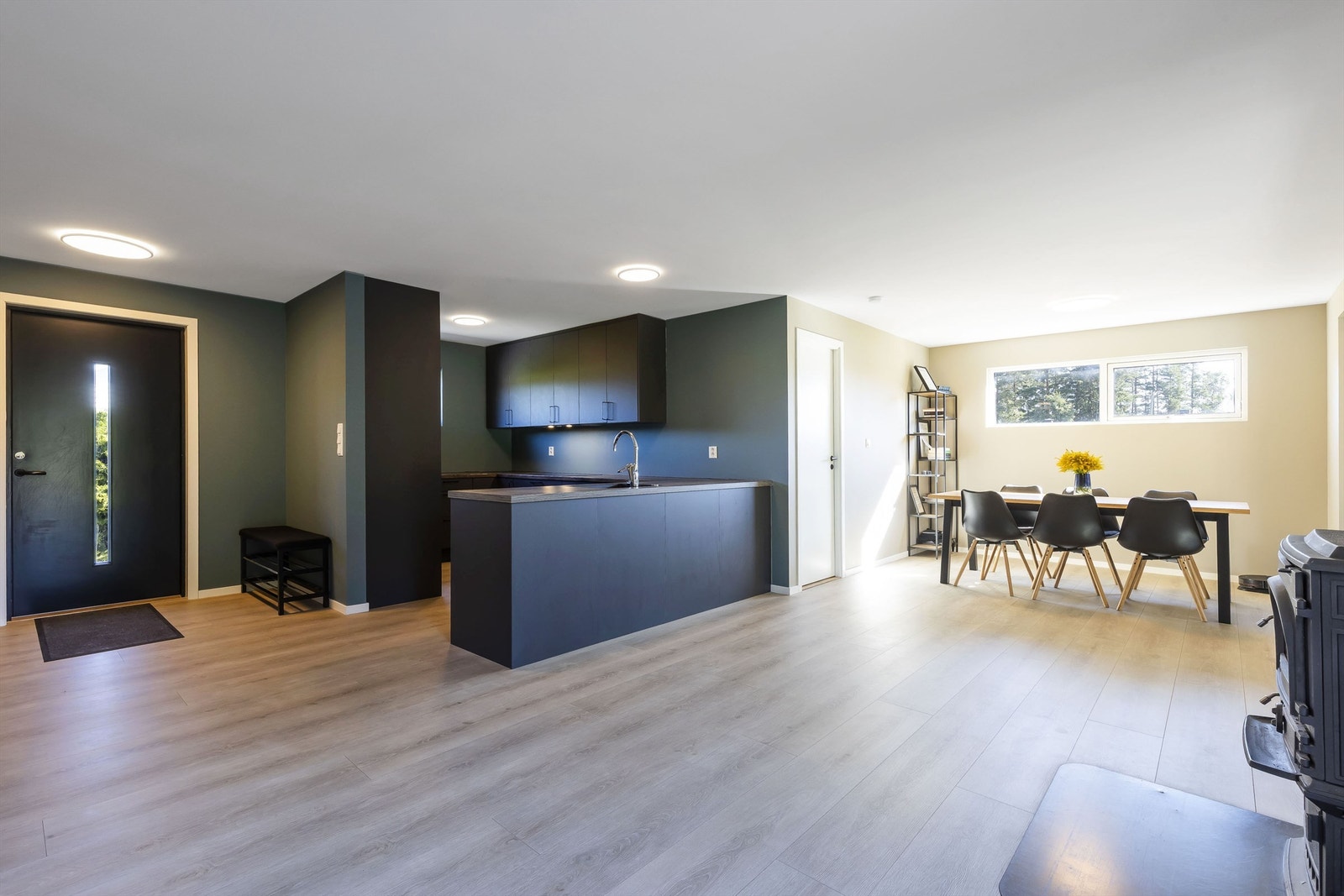 Alt av overflater er byttet i stue/kjøkken. Foto: Danny Twang Galleribilde