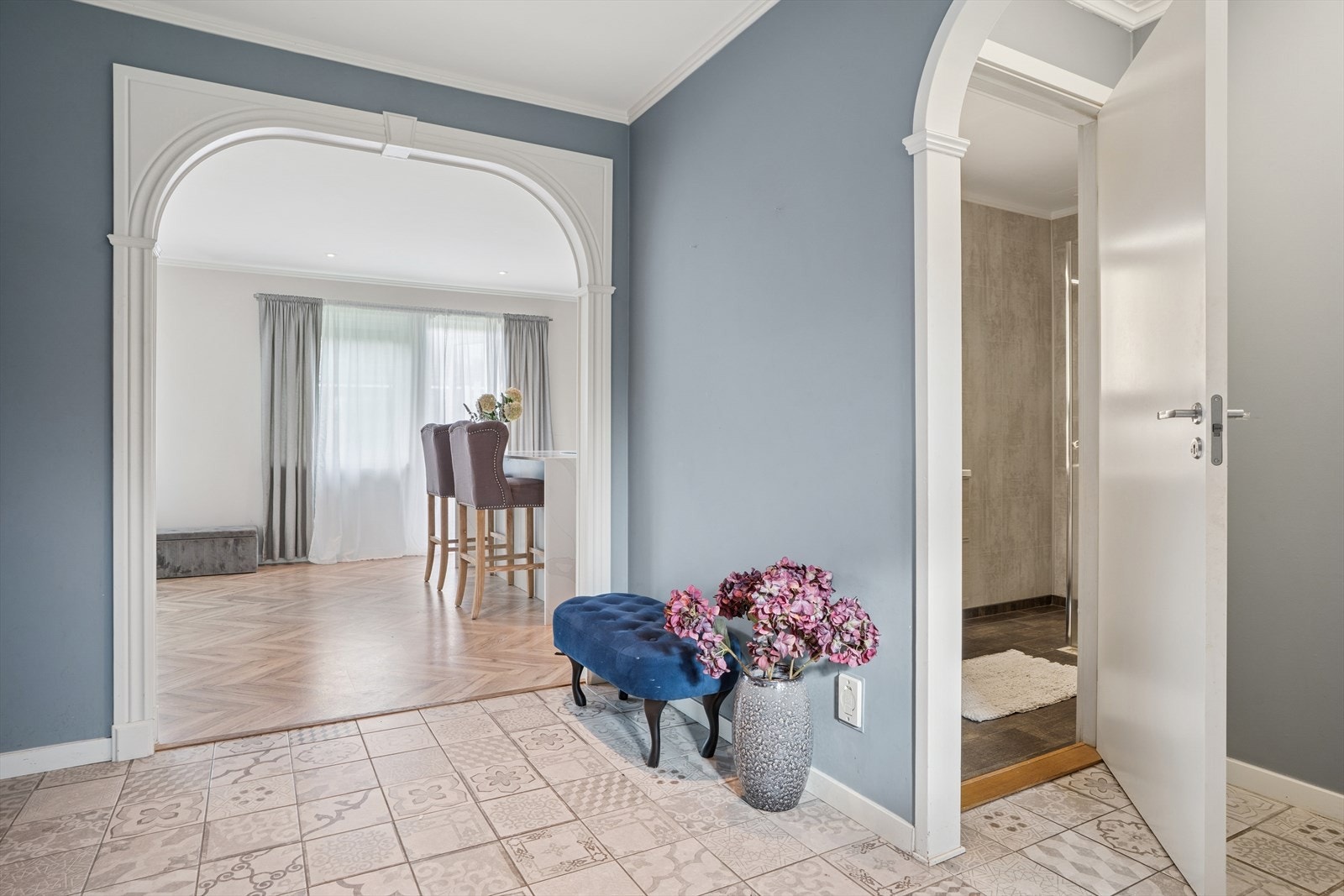 Hall/entré med god plass til sko og yttertøy. Galleribilde