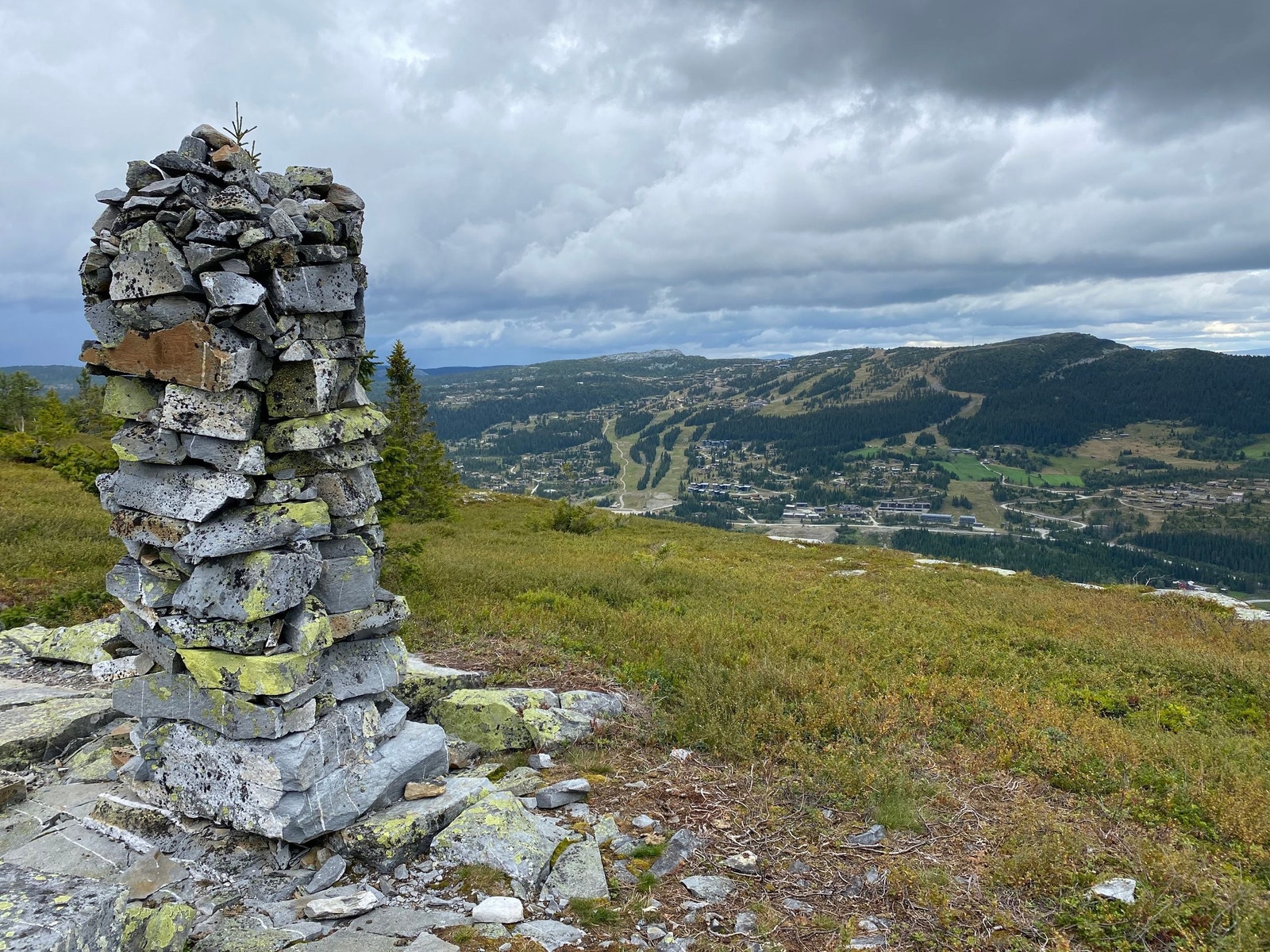 Kvitfjell Vest med Studio H sett fra Varden. Galleribilde