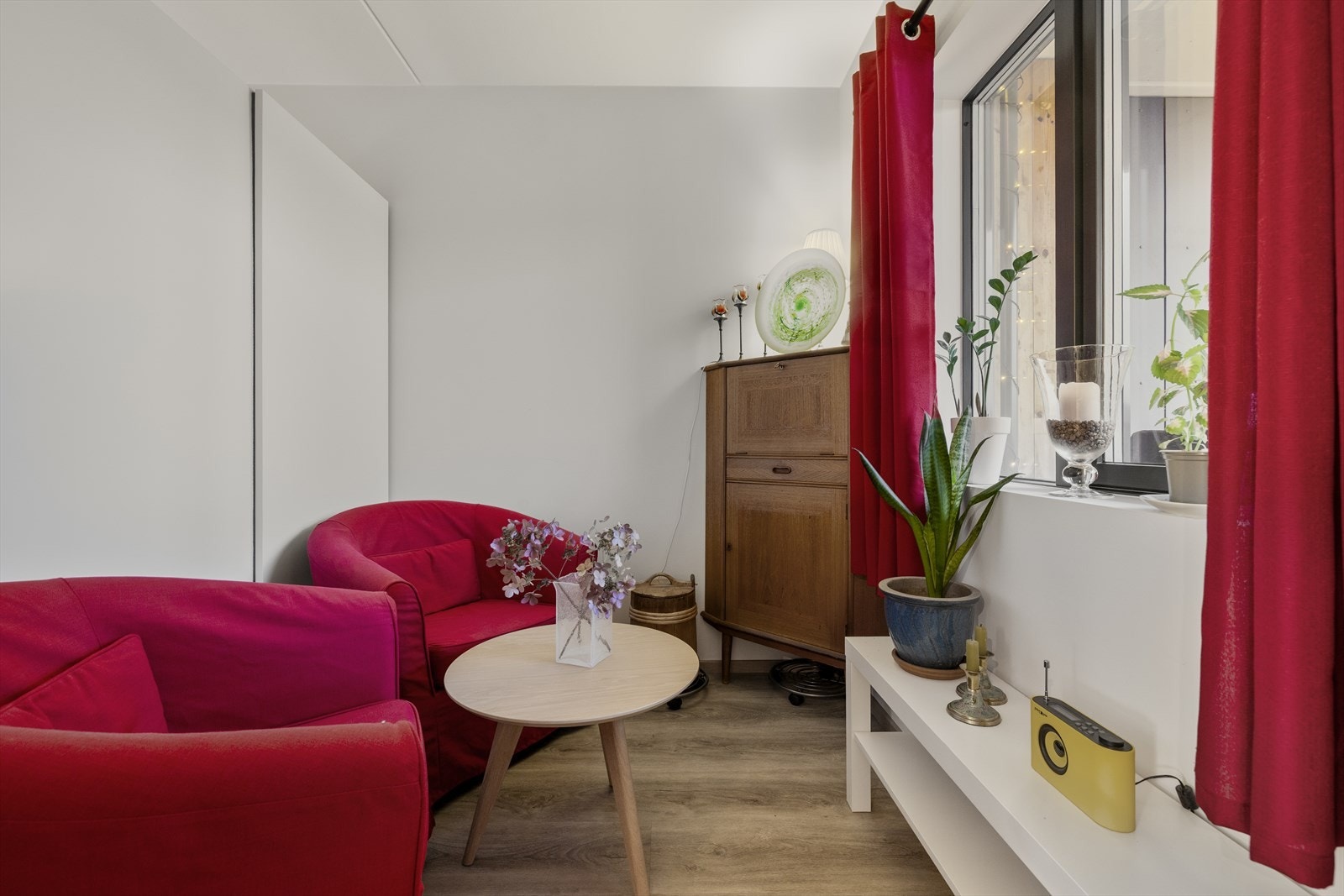 En hyggelig krok gir mulighet for en liten lesesone eller arbeidsplass. Galleribilde