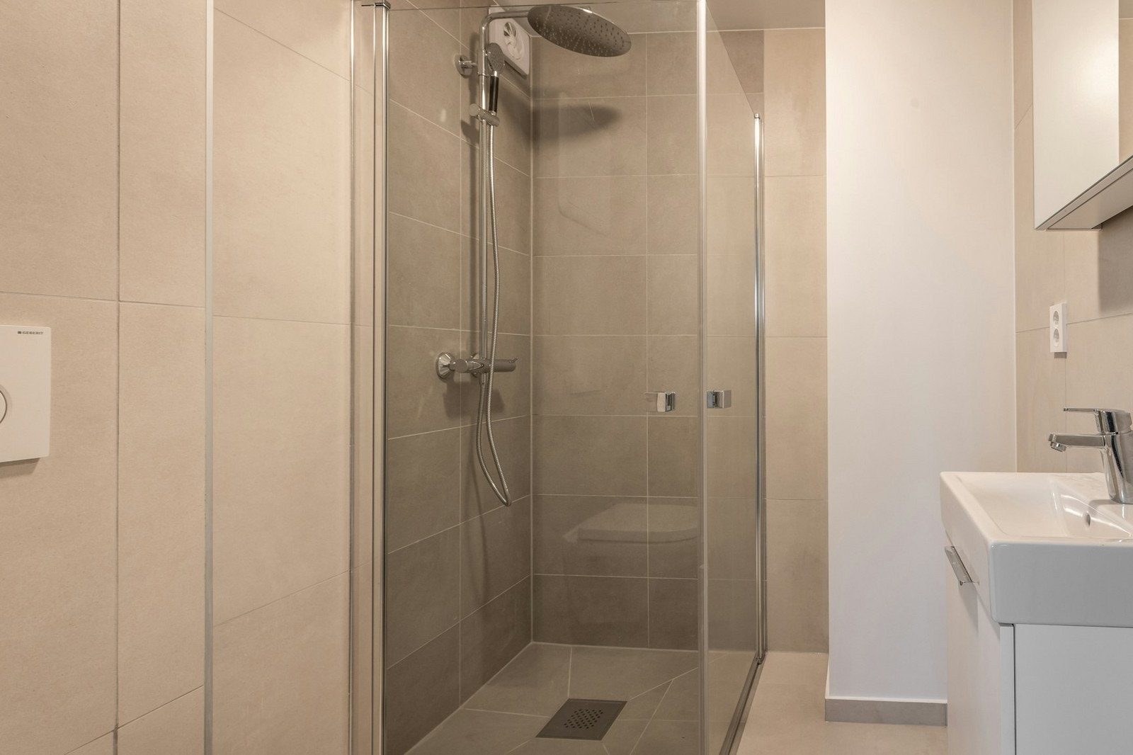 Badet har vaskemaskin Galleribilde