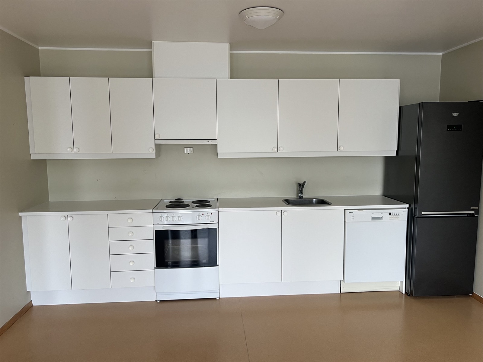 Hvitevarer på kjøkkenet medfølger Galleribilde