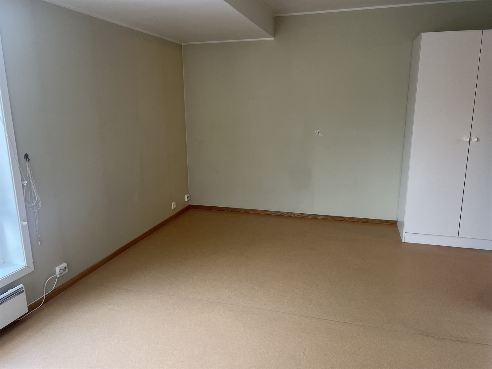 Soverom med garderobeskap Galleribilde