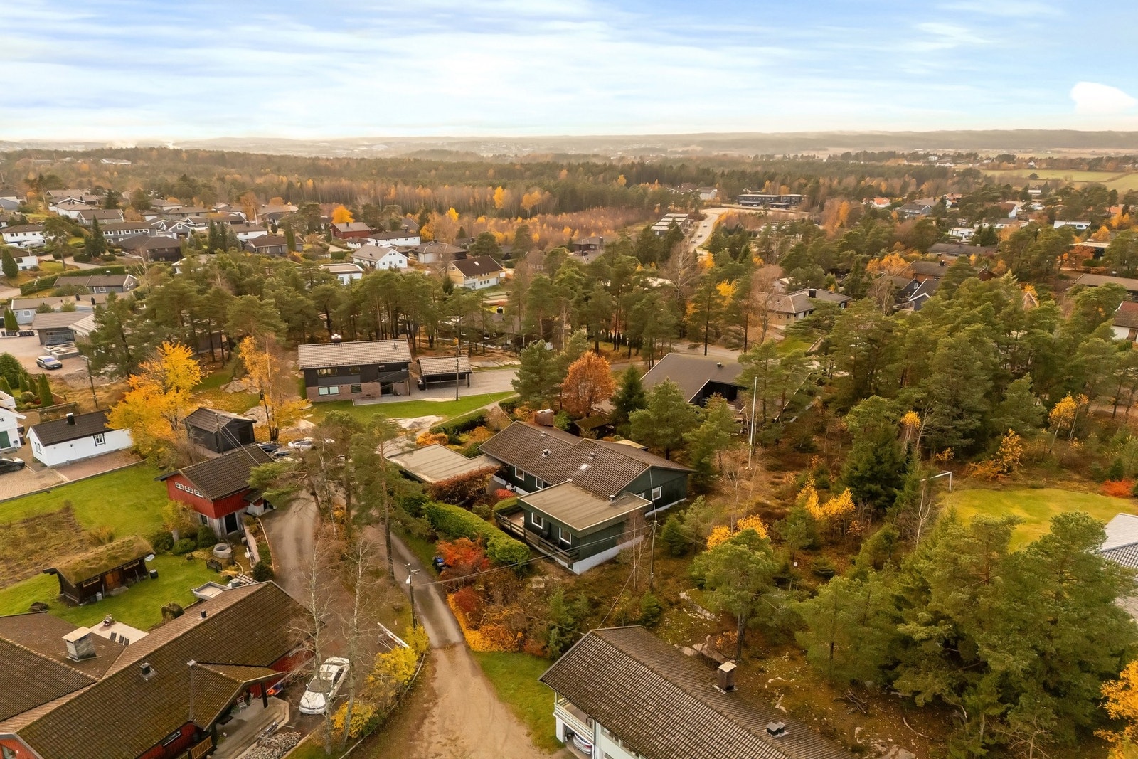 Her bor du med gode solforhold, flott utsikt og et trivelig, privat uterom. Galleribilde