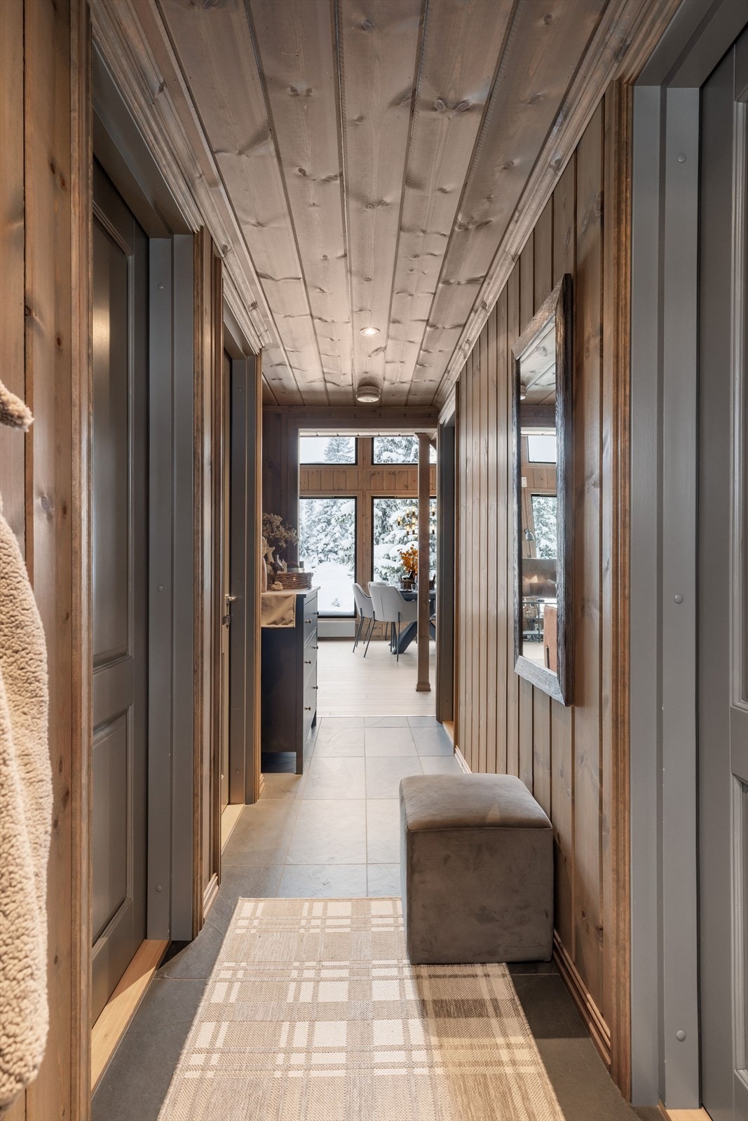 Fra gangen er det adkomst til alle etasjens rom. Galleribilde