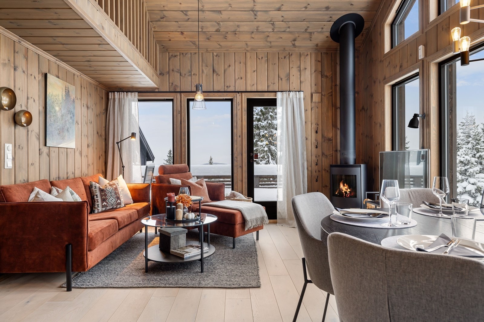 Det er utgang til terrasse fra stua. Galleribilde