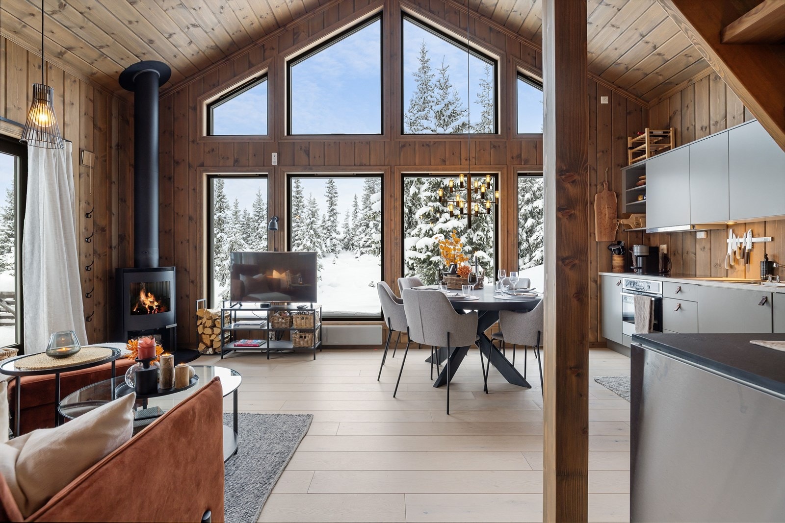 Dette er en delikat og innbydende hytte på populære Sjusjøen! Galleribilde